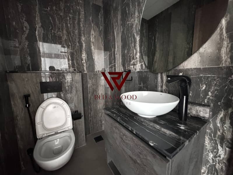 Luxury living || Huge Size || Fitted Kitchen - Image 8