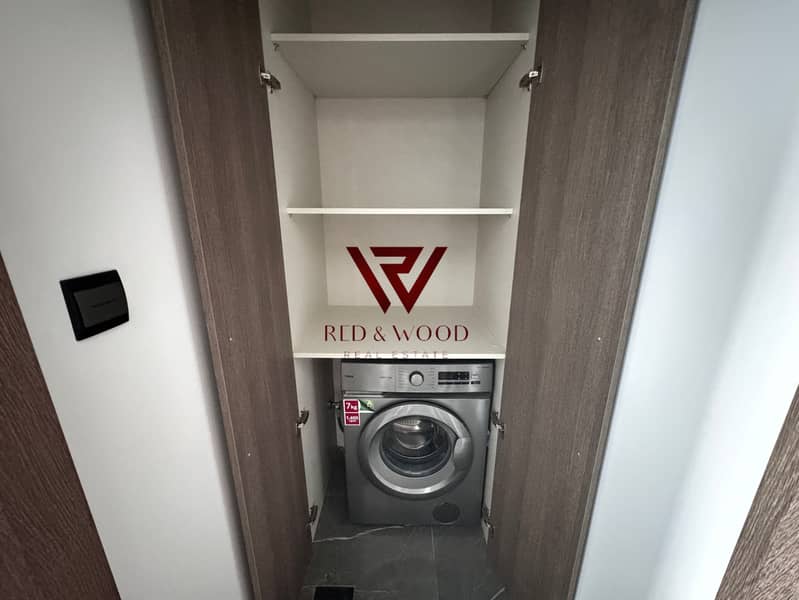 Luxury living || Huge Size || Fitted Kitchen - Image 9