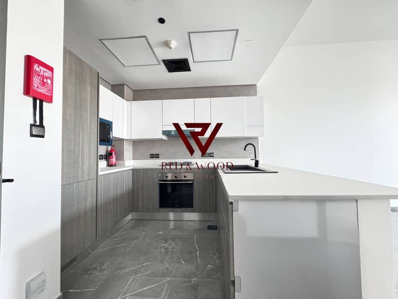 Luxury living || Huge Size || Fitted Kitchen - Image 11