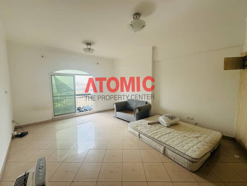 Studio with covered parking and balcony