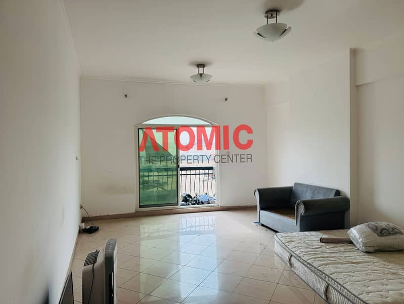 Studio with covered parking and balcony - Image 6