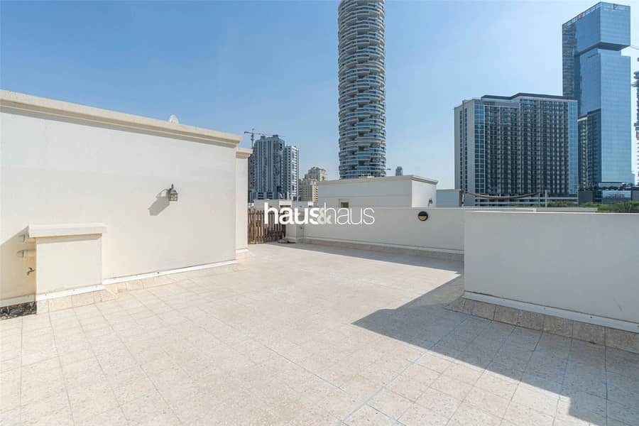 Vacant on transfer | Fully Furnished | Huge plot - Image 8