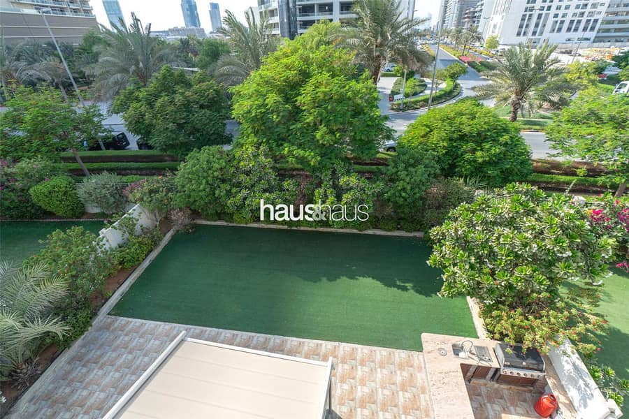 Vacant on transfer | Fully Furnished | Huge plot - Image 9