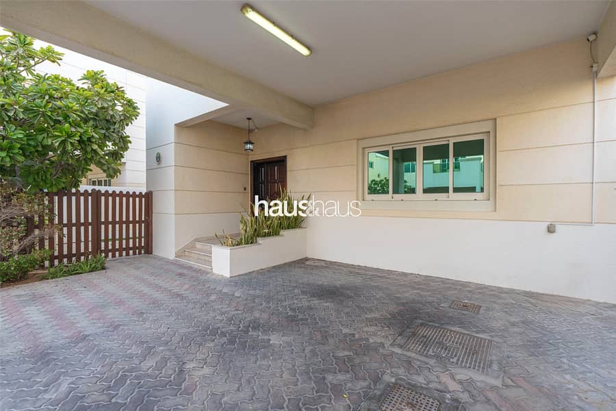 Vacant on transfer | Fully Furnished | Huge plot - Image 11