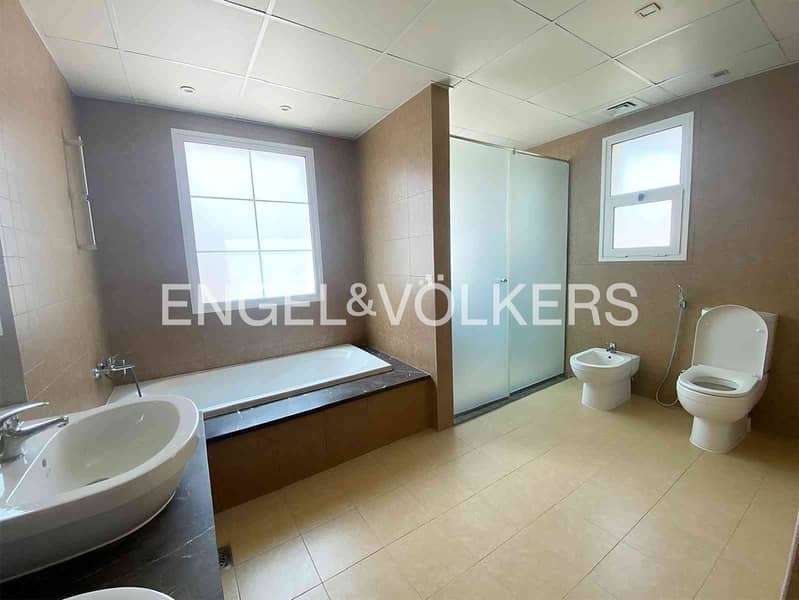 Exclusive | Vacant on Transfer | Prime Location - Image 10