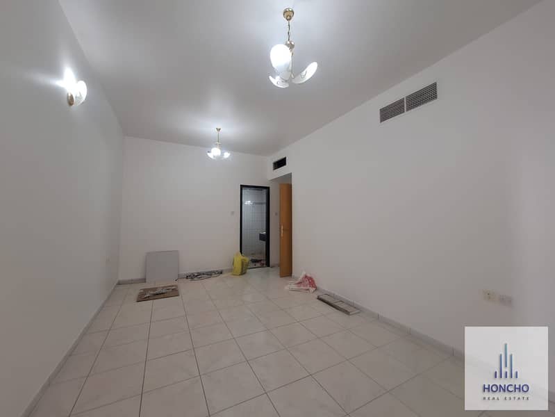 PREMIUM LOCATION |CHILLER FREE | NEAR TO METRO