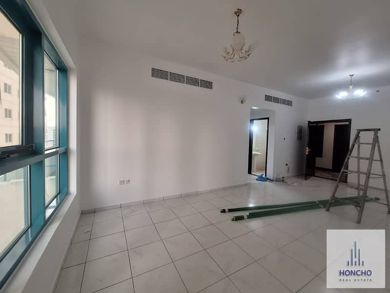 PREMIUM LOCATION |CHILLER FREE | NEAR TO METRO - Image 6