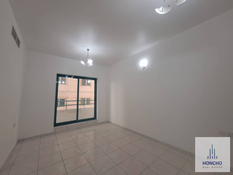 PREMIUM LOCATION |CHILLER FREE | NEAR TO METRO - Image 8