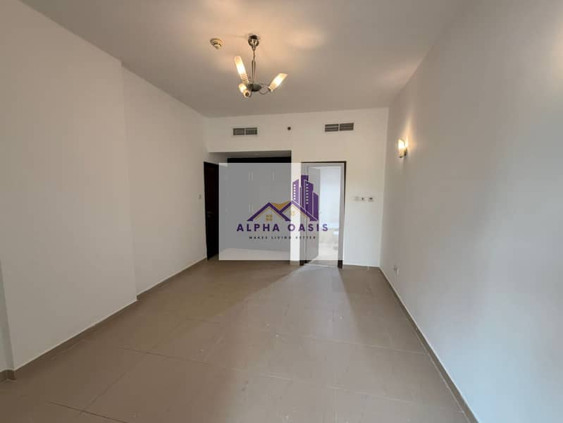 VACANT / HUGE LAYOUT/2BHK+MAIDS ROOM