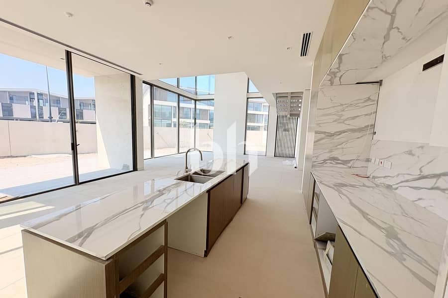 Phase 2 | 4BR + Maids | Prime Location - Image 7