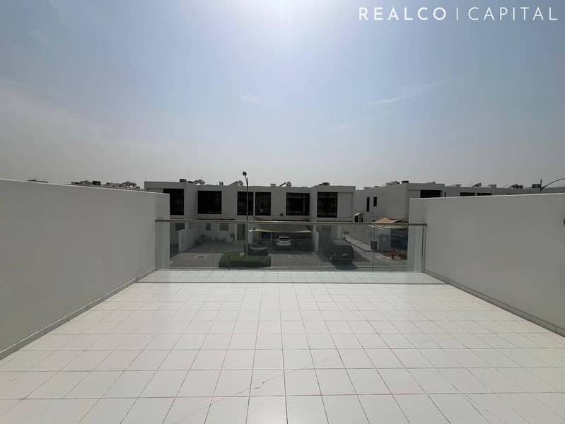 R2M14 MIDDLE UNIT HUGE LIVING SPACE FOR RENT - Image 13