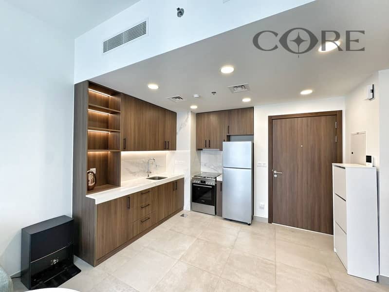 MID FLOOR | POOL VIEW