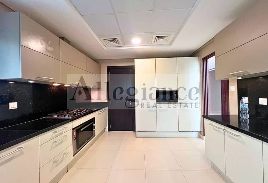 Family Home l Park View | 6BR En-Suite+ Maid Villa - Image 19