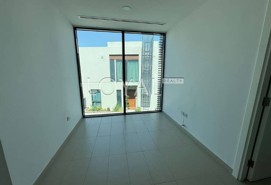 Ready to move | Big Plot | Prime Location