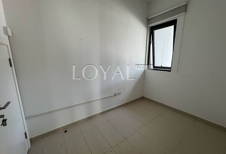 Ready to move | Big Plot | Prime Location - Image 9