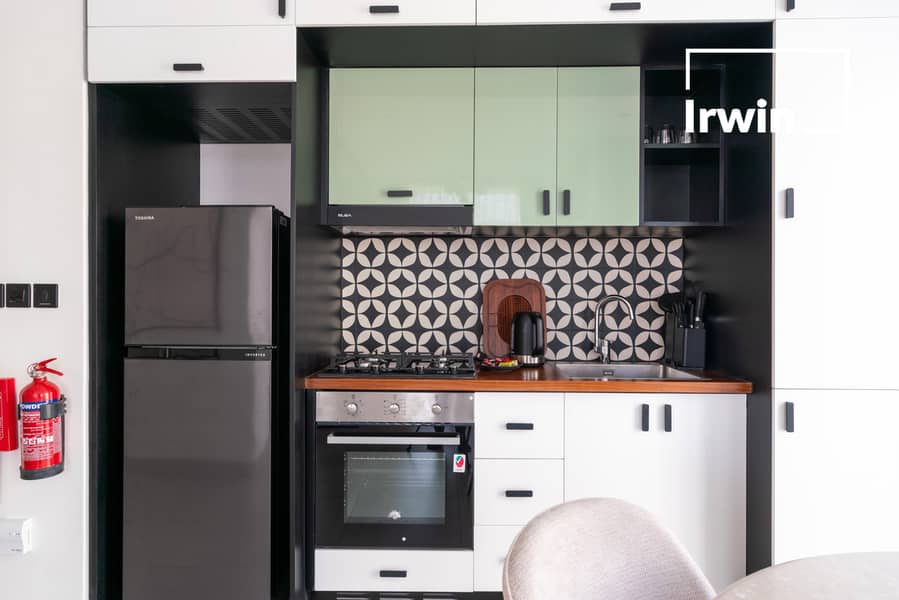 Corner unit | Pool View | Fully Furnished - Image 8