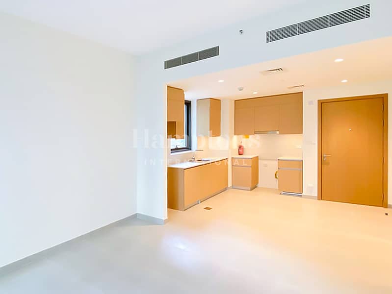 Pool View | Rented | Low Floor | Spacious - Image 9