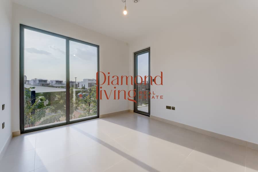 Brand New | Single Row | Park View - Image 10