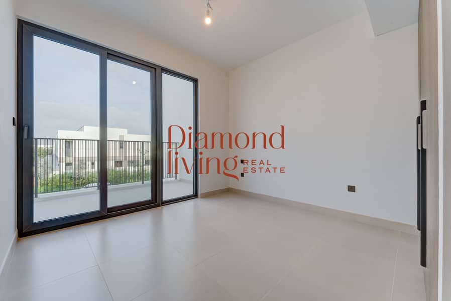 Brand New | Single Row | Park View - Image 18