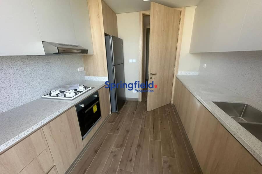 1 Bedroom | Community & Skyline View | Vacant - Image 11