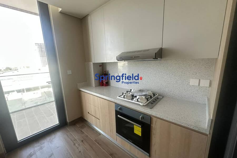 1 Bedroom | Community & Skyline View | Vacant - Image 12