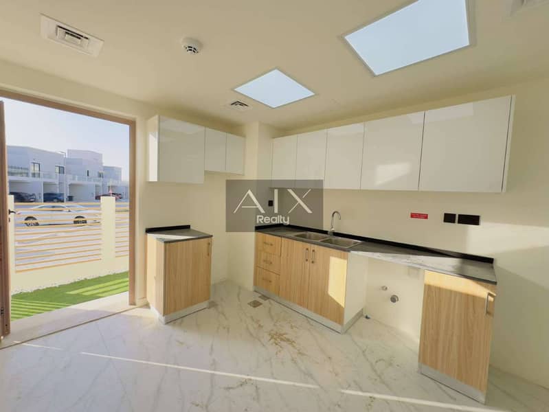 2-BR Townhouse | Spacious Layout | Prime Location - Image 7