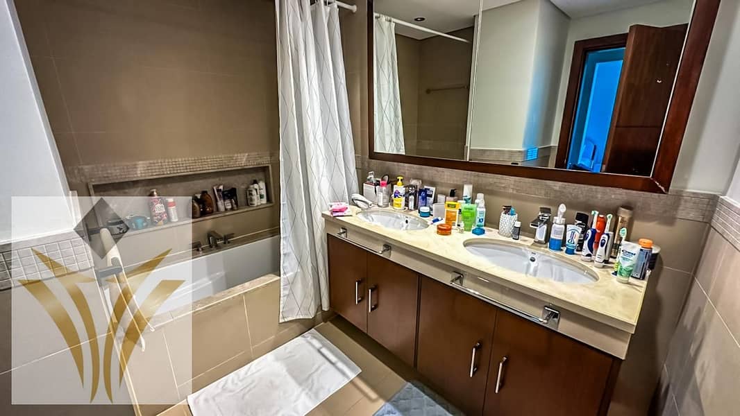 Luxury 3BHK + Maid | Full Burj Khalifa View - Image 35