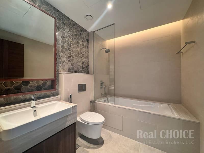 Canal View | 1BR | Smart Home | Downtown Living - Image 10