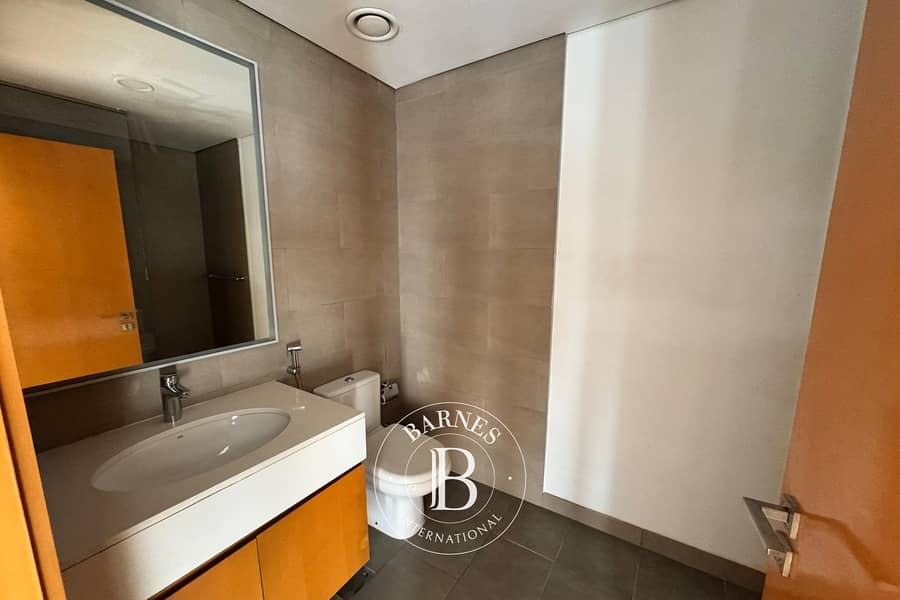 Spacious 2BHK|Well Maintained|Bright|Best Deal - Image 8