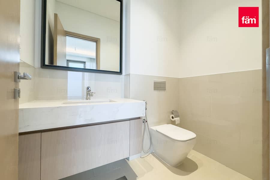 APARTMENT FOR SALE IN CREEKSIDE 18 B - Image 14