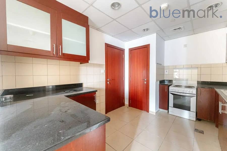 AWESOME MARINA VIEWS || BRIGHT UNIT || HIGH FLOOR - Image 10