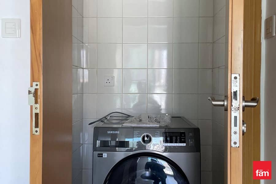 Central Location | Spacious | Canal View - Image 9