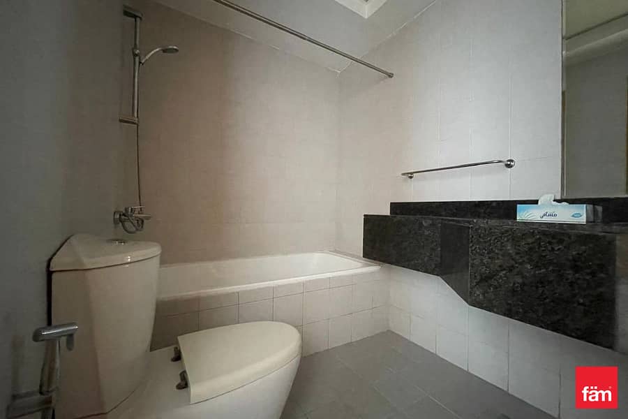 Central Location | Spacious | Canal View - Image 10