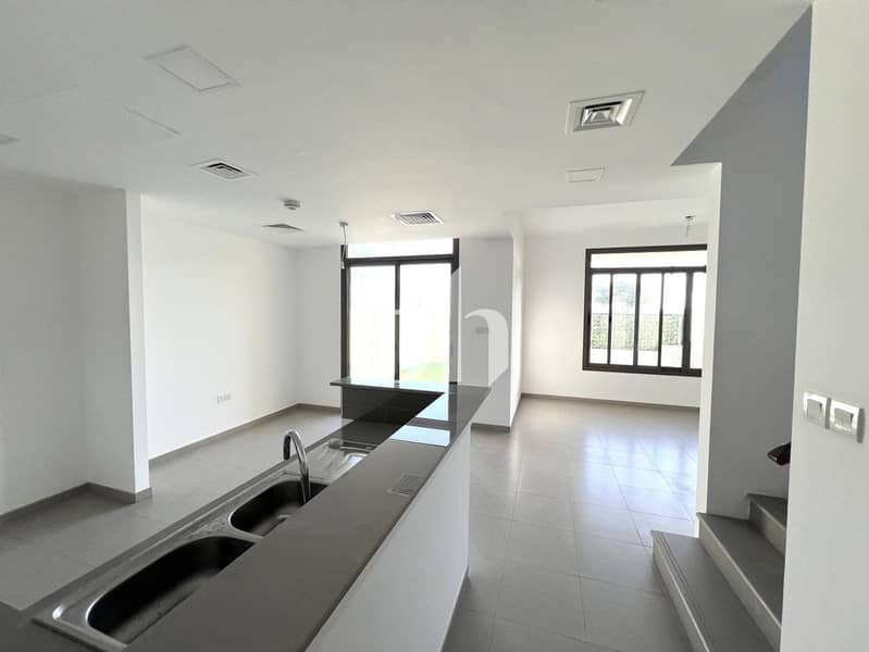 Modern Townhouse | Spacious | Unfurnished