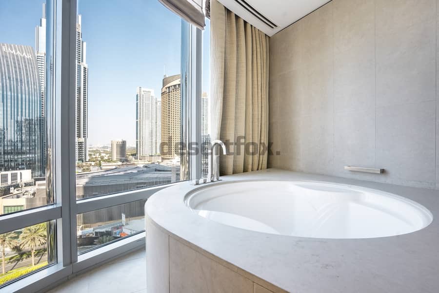 Luxury Living I Burj Khalifa I Fully Furnished I Vacant
