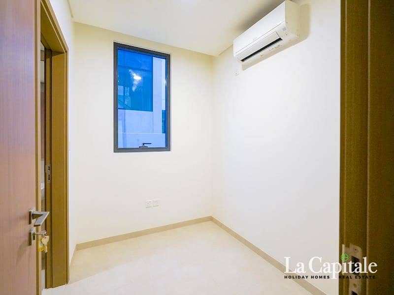 Prime Location | Access to Park | Ready to Move - Image 6