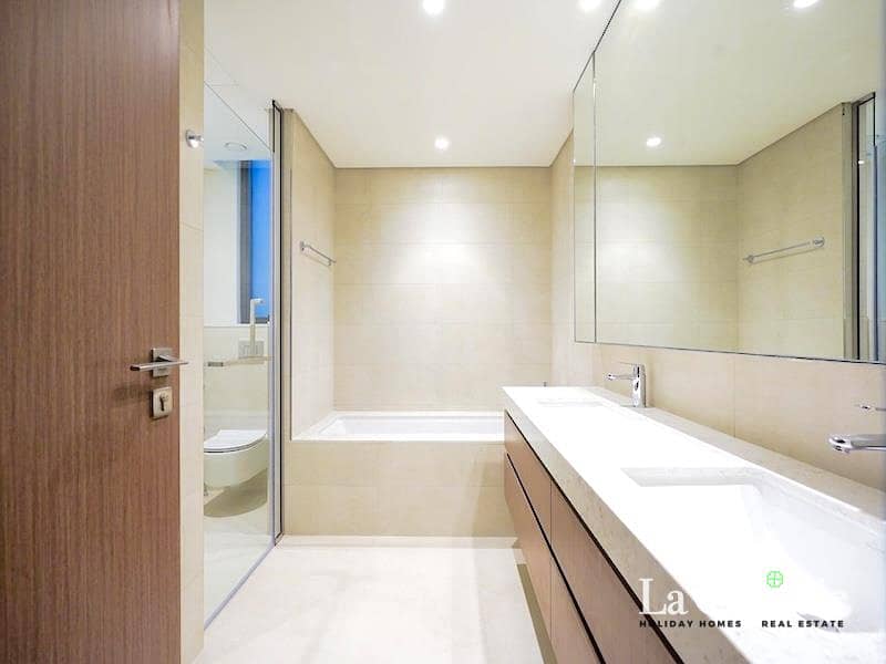 Prime Location | Access to Park | Ready to Move - Image 12