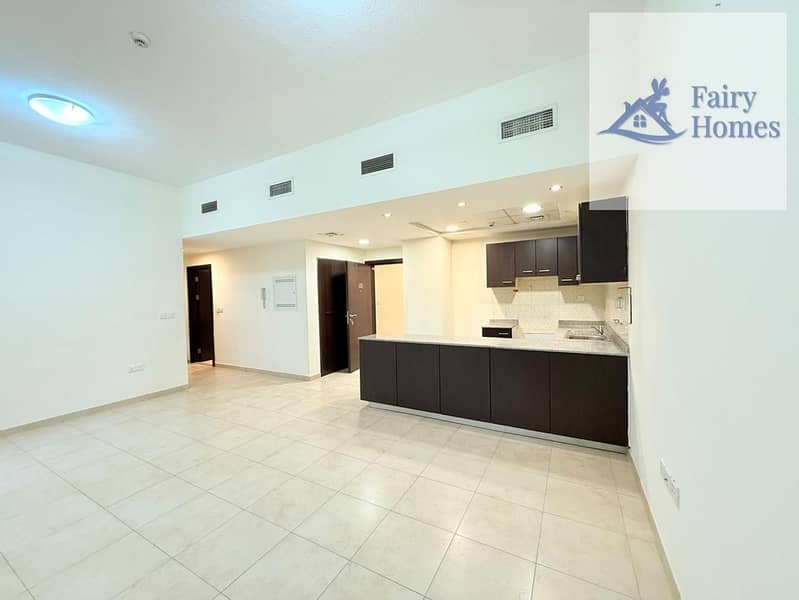 Ready to Move | Vacant 2BHK with Balcony - Image 9