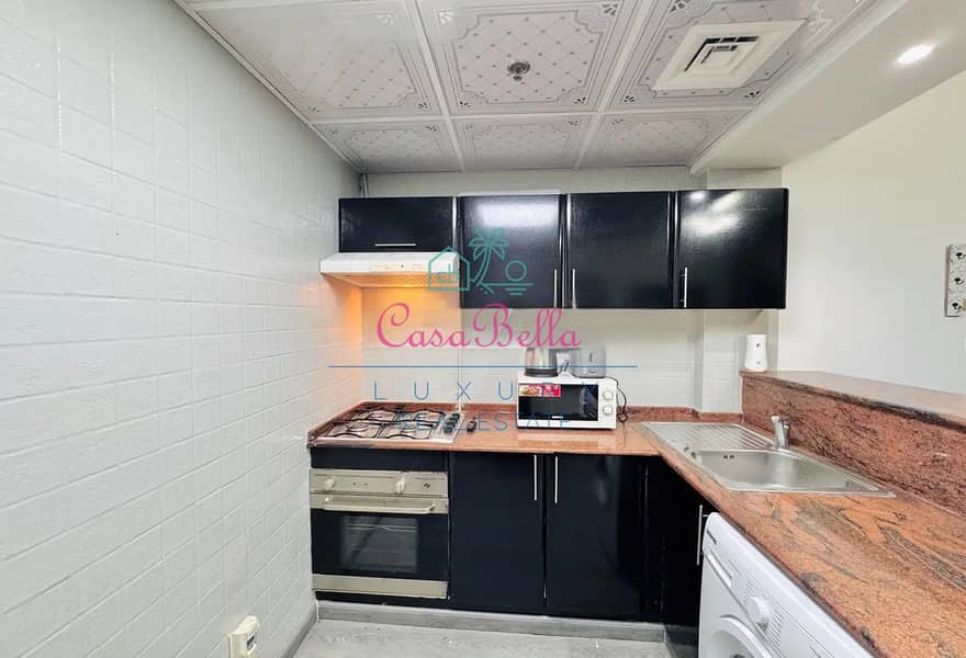 Spacious Upgraded | Chiller Free | Near Metro Tram