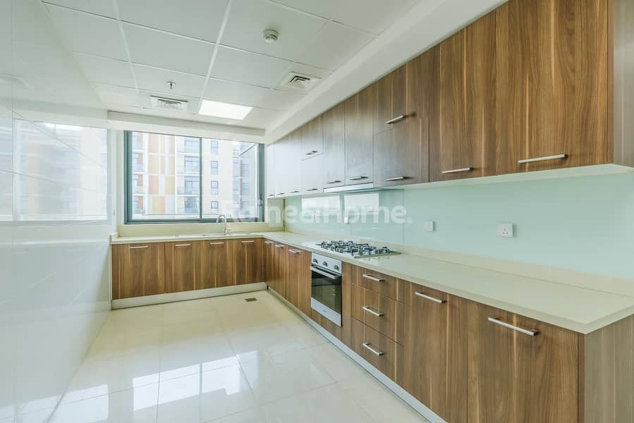 Unfurnished | Vacant | Closed Kitchen | 2 Parking