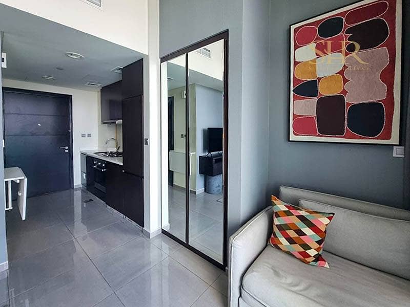 Fully Furnished | High Floor | Near Metro | Vacant