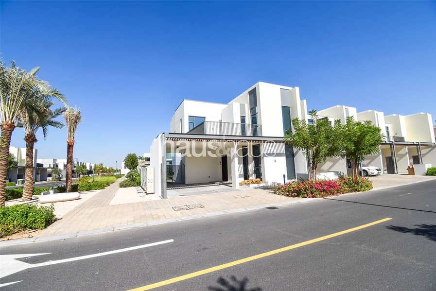 Corner Plot | Close to Pool | Modern | Vacant