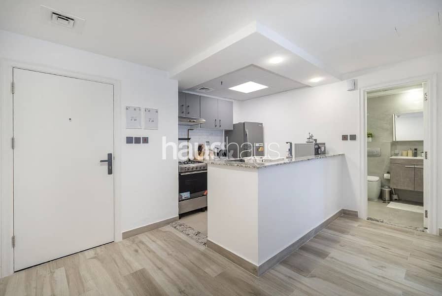 Upgraded | Furnished 1-Bed | Prime Marina Location