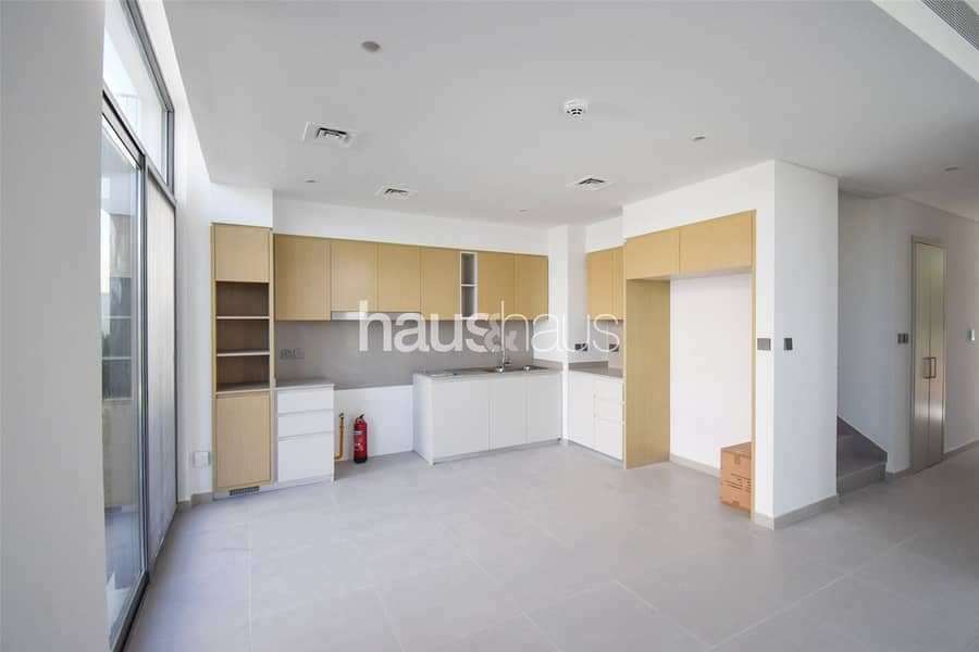 Corner Plot | Close to Pool | Modern | Vacant