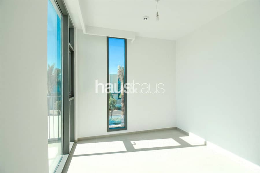 Corner Plot | Close to Pool | Modern | Vacant - Image 6