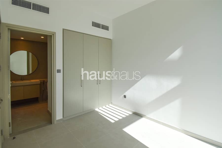 Corner Plot | Close to Pool | Modern | Vacant - Image 8