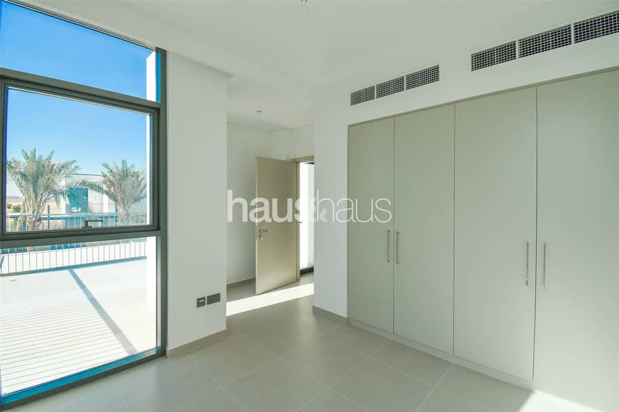 Corner Plot | Close to Pool | Modern | Vacant - Image 9