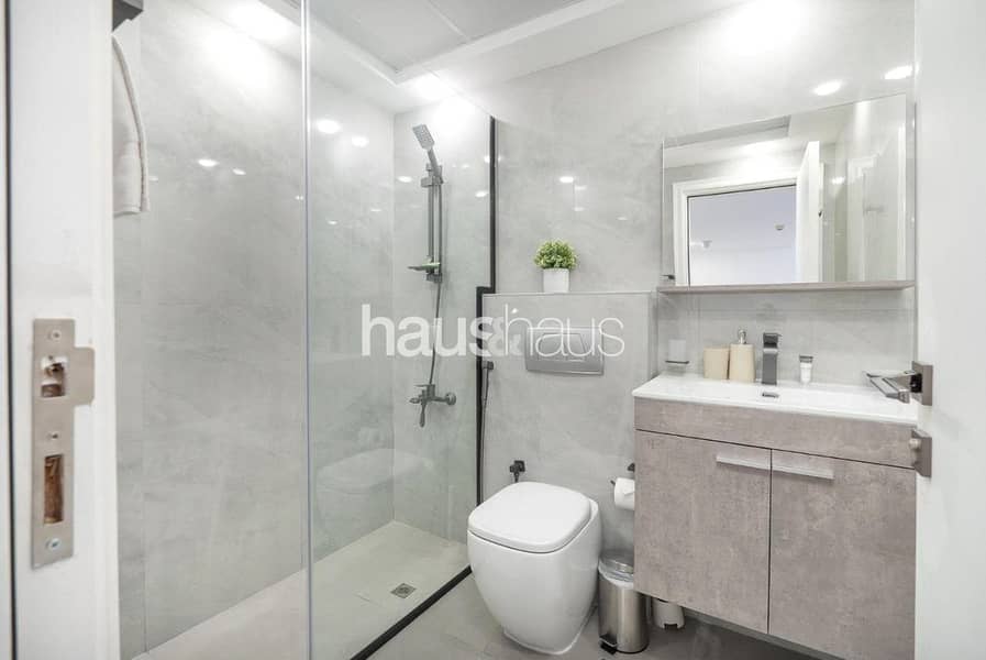 Upgraded | Furnished 1-Bed | Prime Marina Location - Image 12