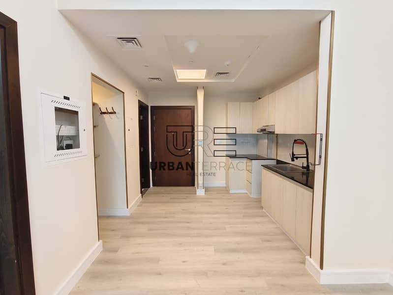 Large terrace I Vacant on Transfer I WELL - DESIGNED