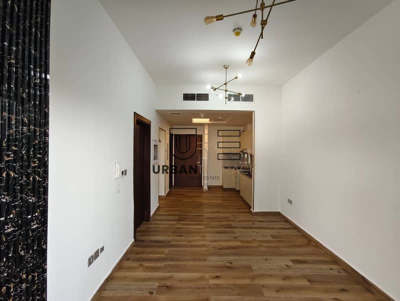 Large terrace I Vacant on Transfer I WELL - DESIGNED